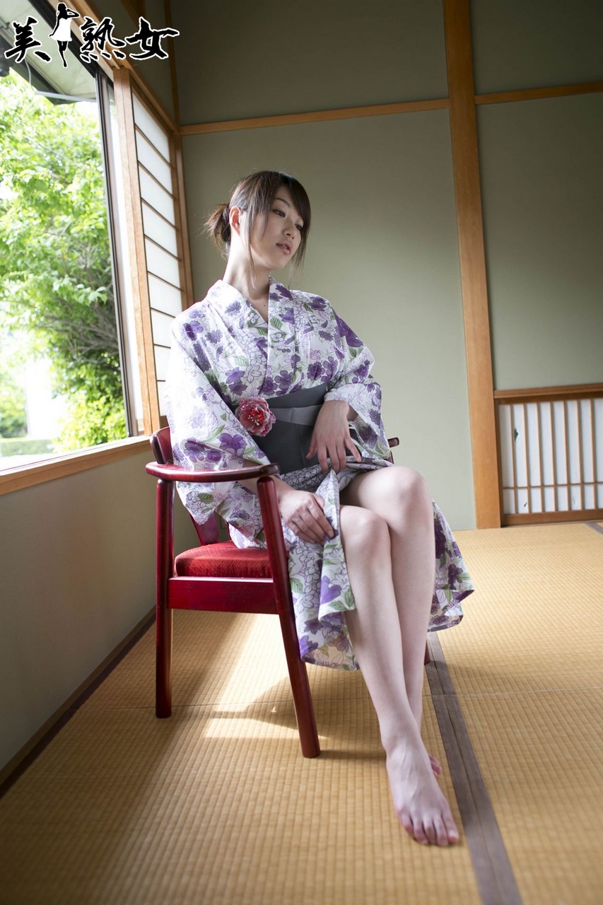 Akari Hoshino Feet