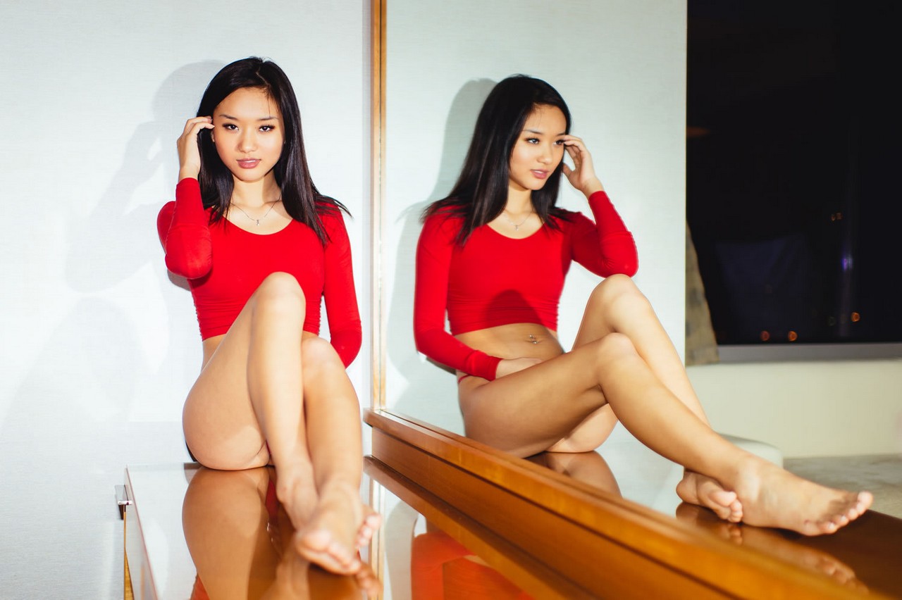 Alina Li Feet