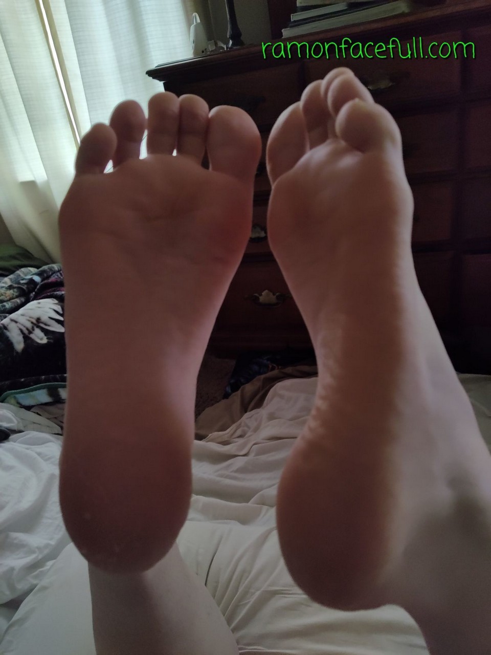 Bell Letres Feet