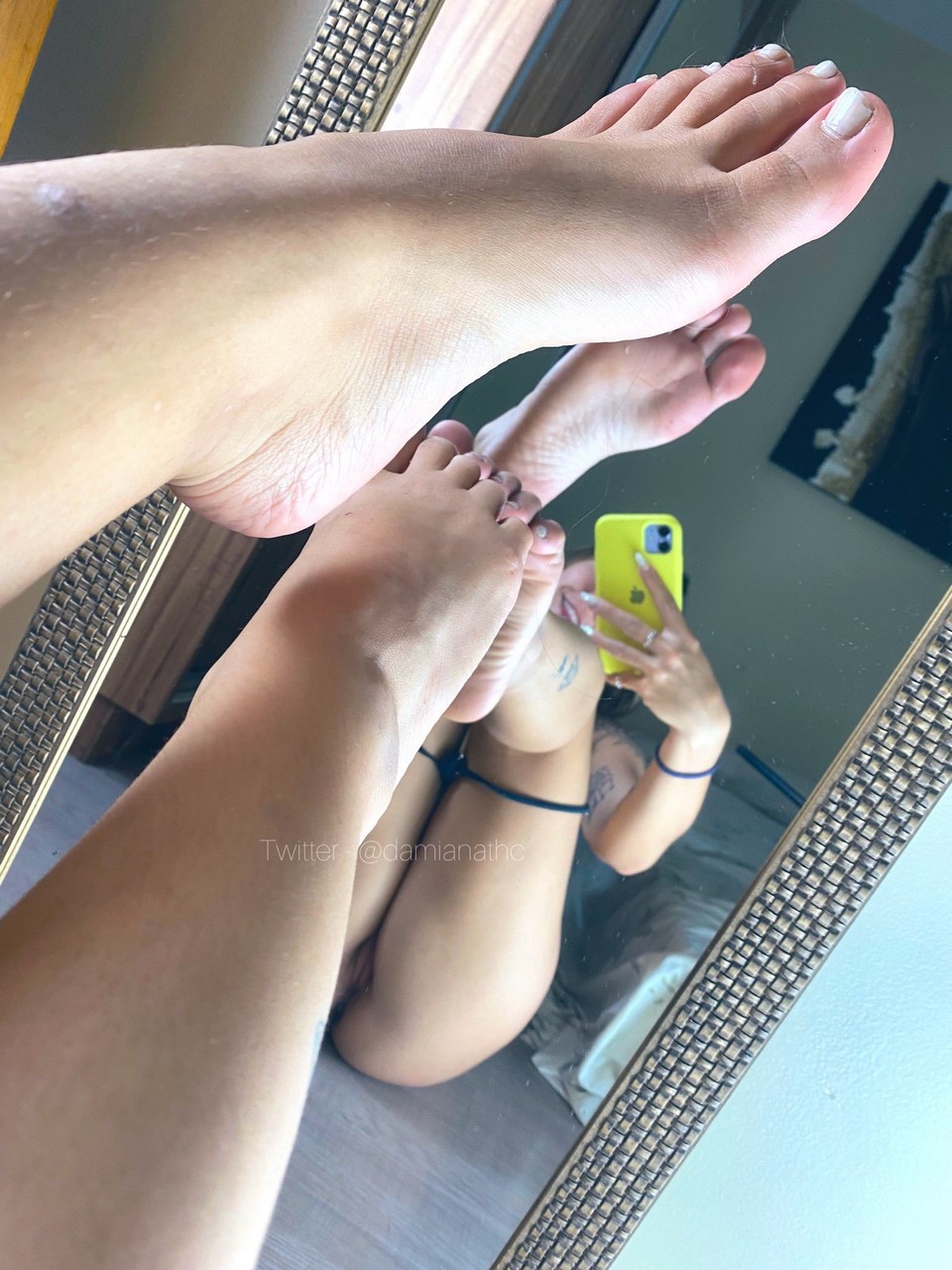 Damiana Feet