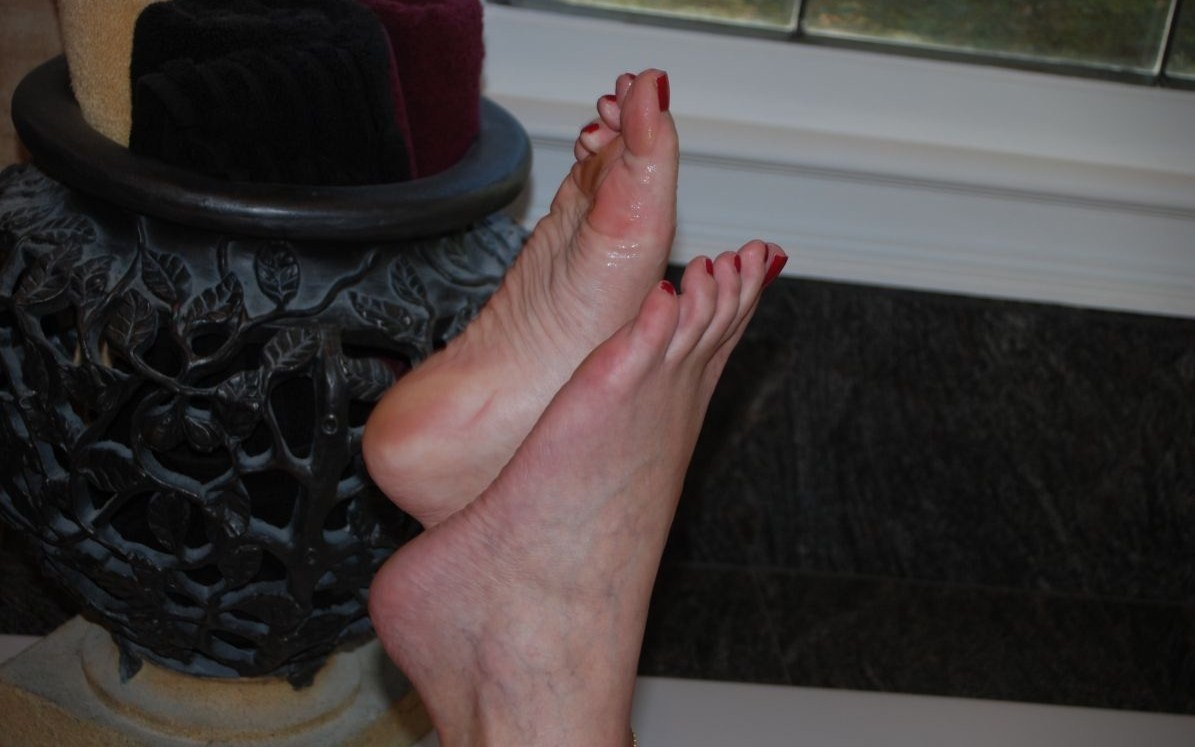 Dee Delmar Feet