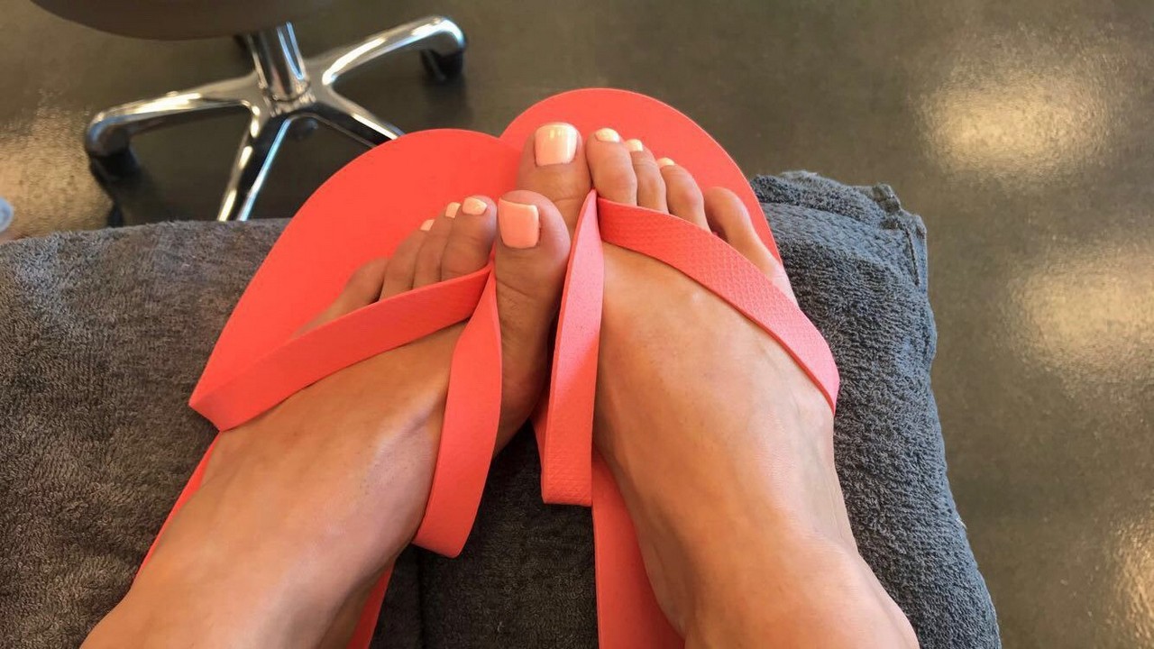 Kissa Sins Feet