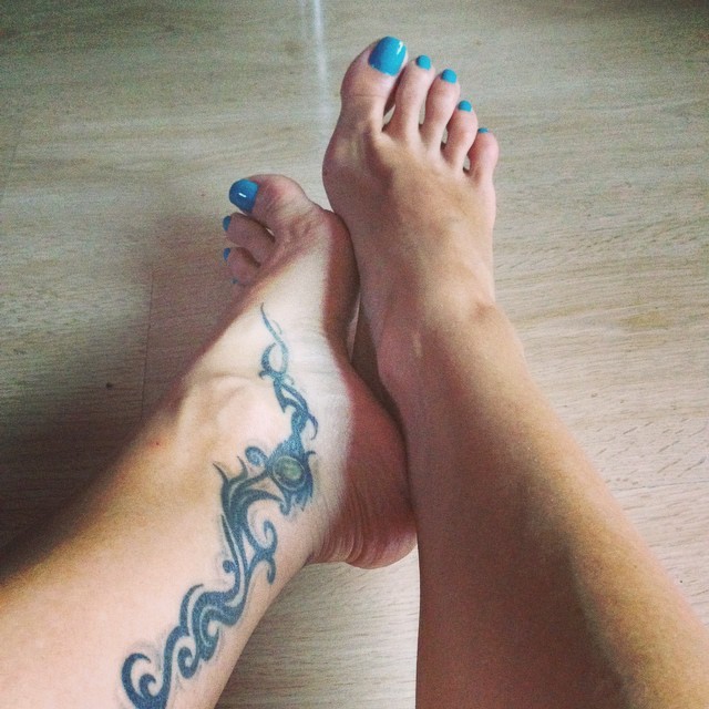 Lara Tinelli Feet