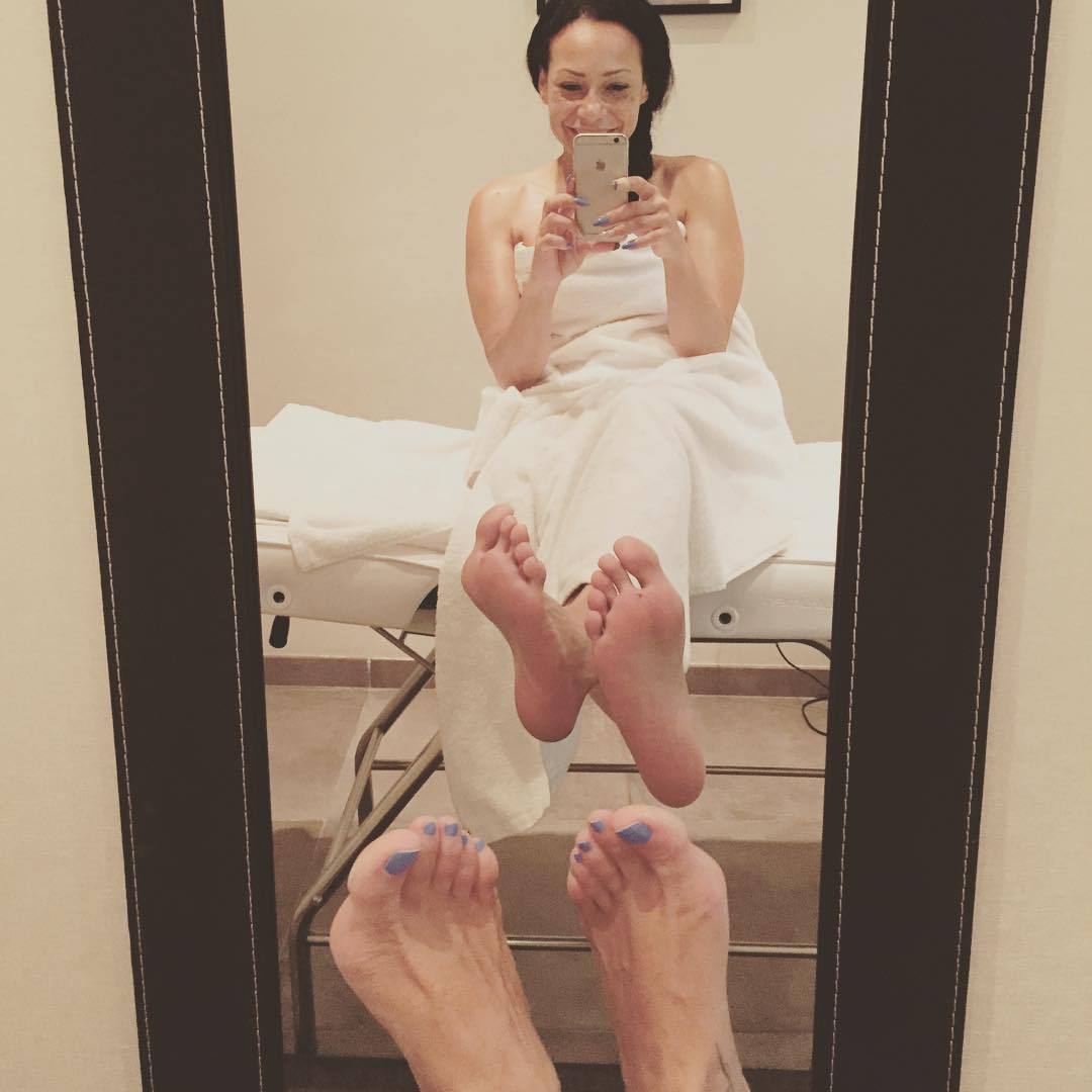 Lara Tinelli Feet