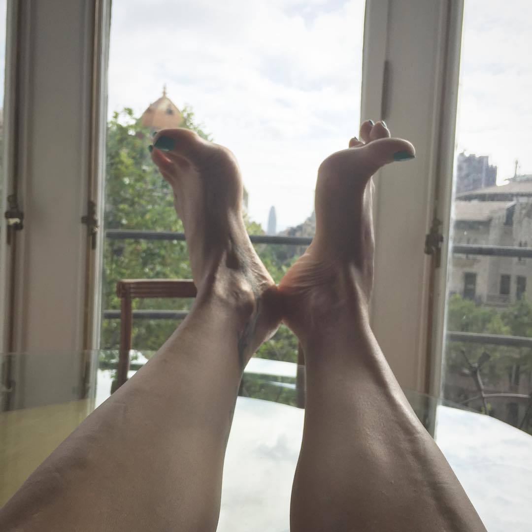 Lara Tinelli Feet