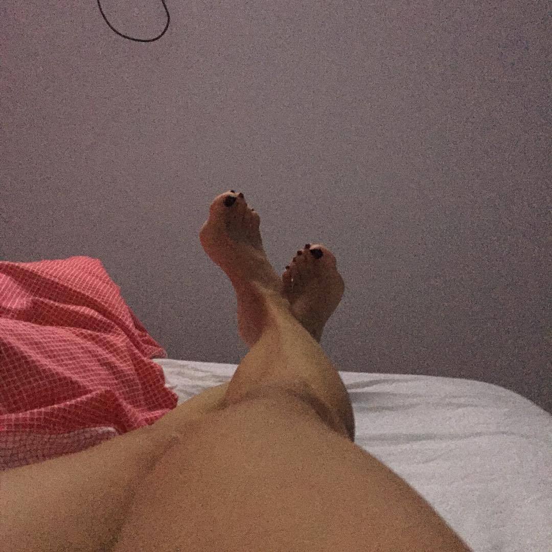 Lara Tinelli Feet