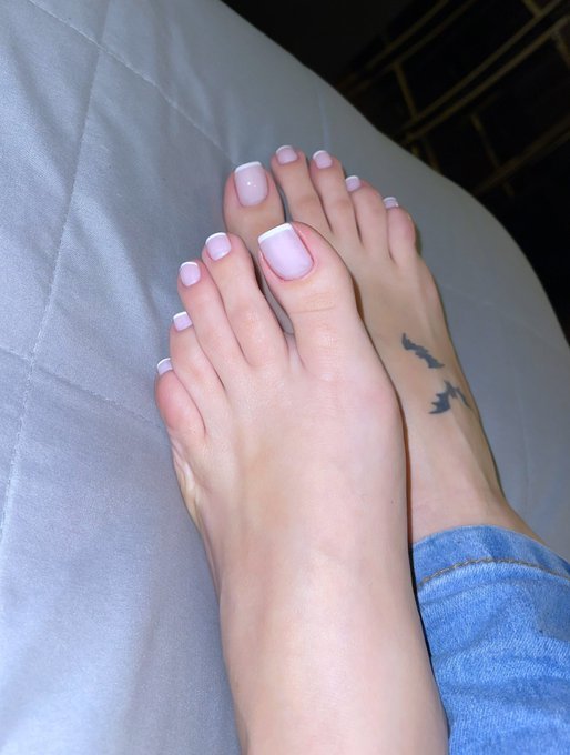 Luna Feet Feet