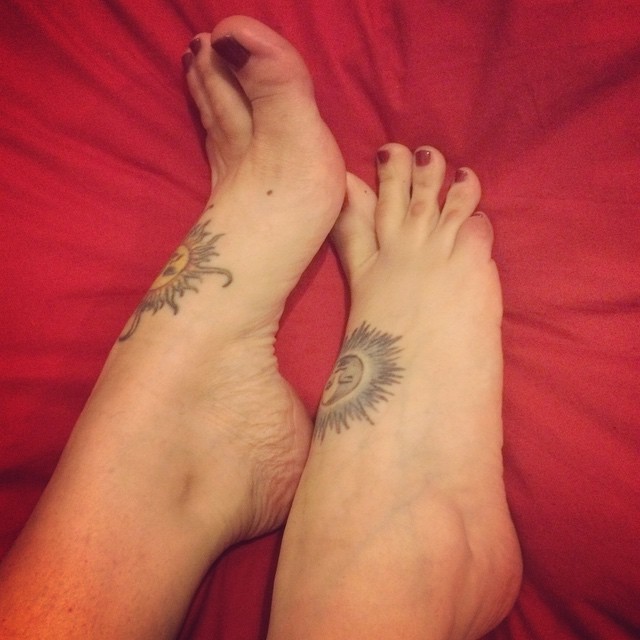 Minerva Pons Feet