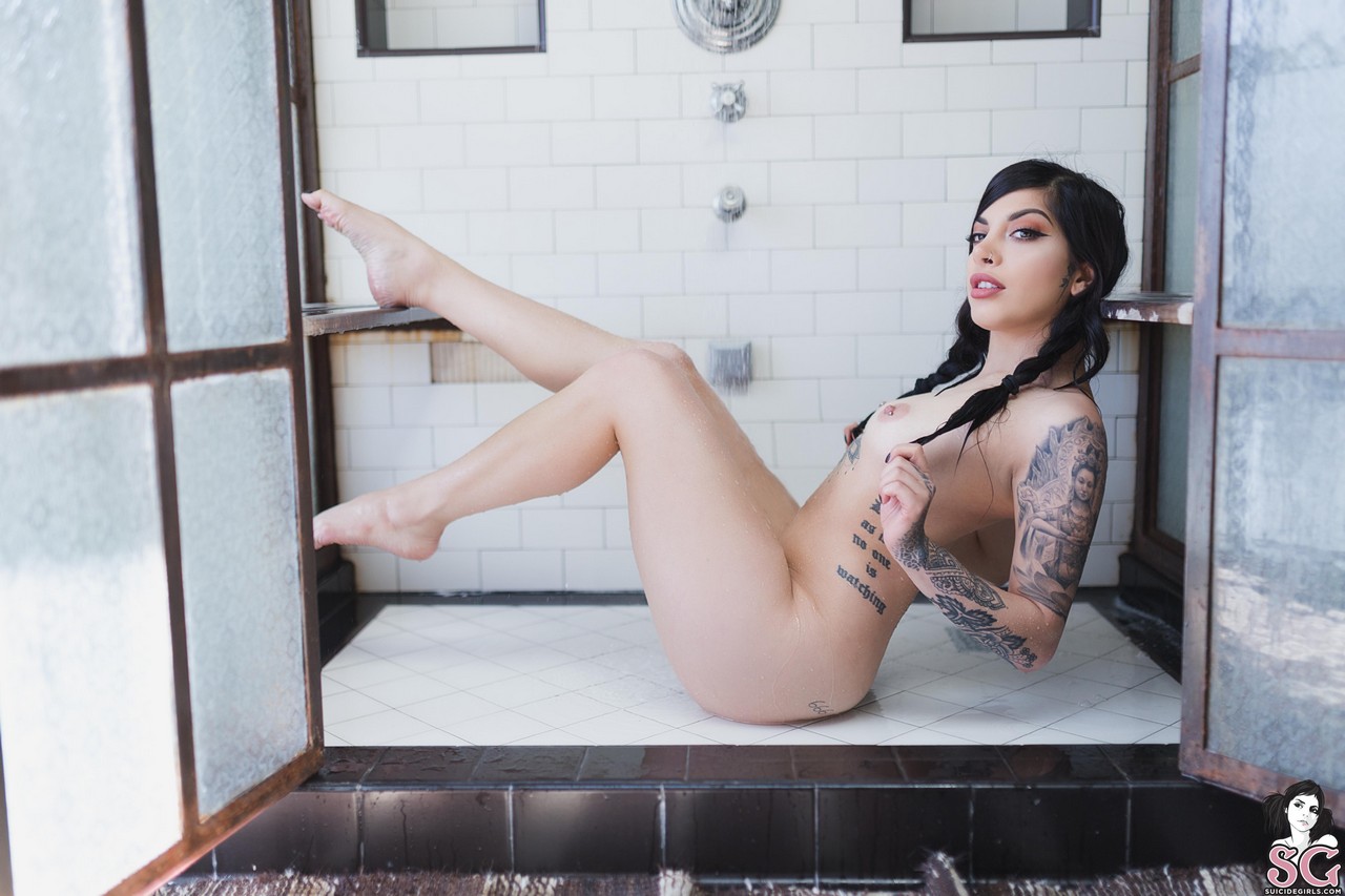 Rawna Suicide Feet