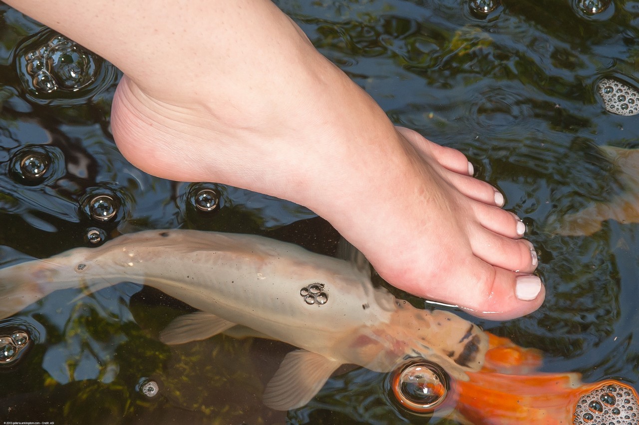 Veronica Radke Feet