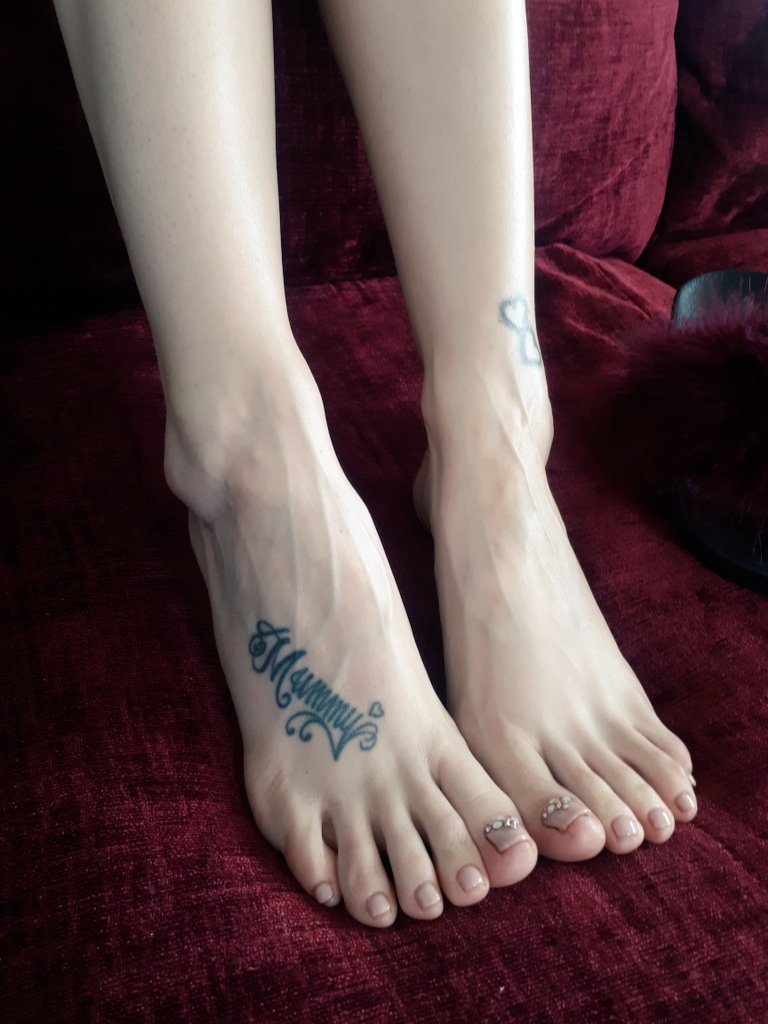 Alessa Savage Feet