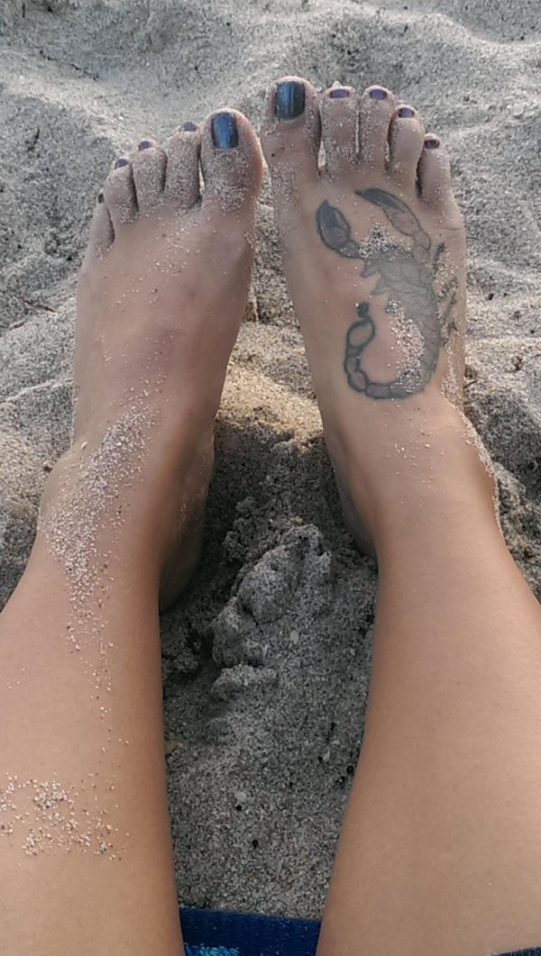 Brianna Beach Feet