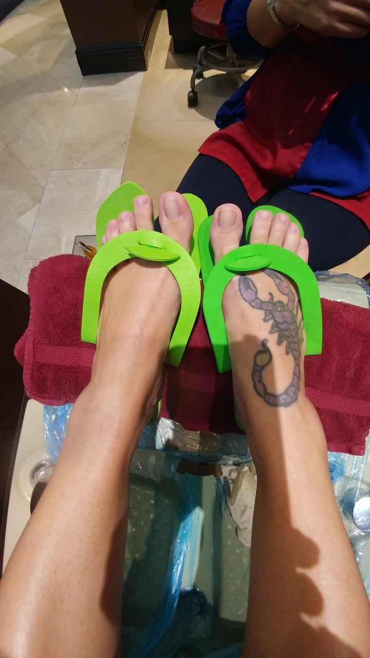 Brianna Beach Feet