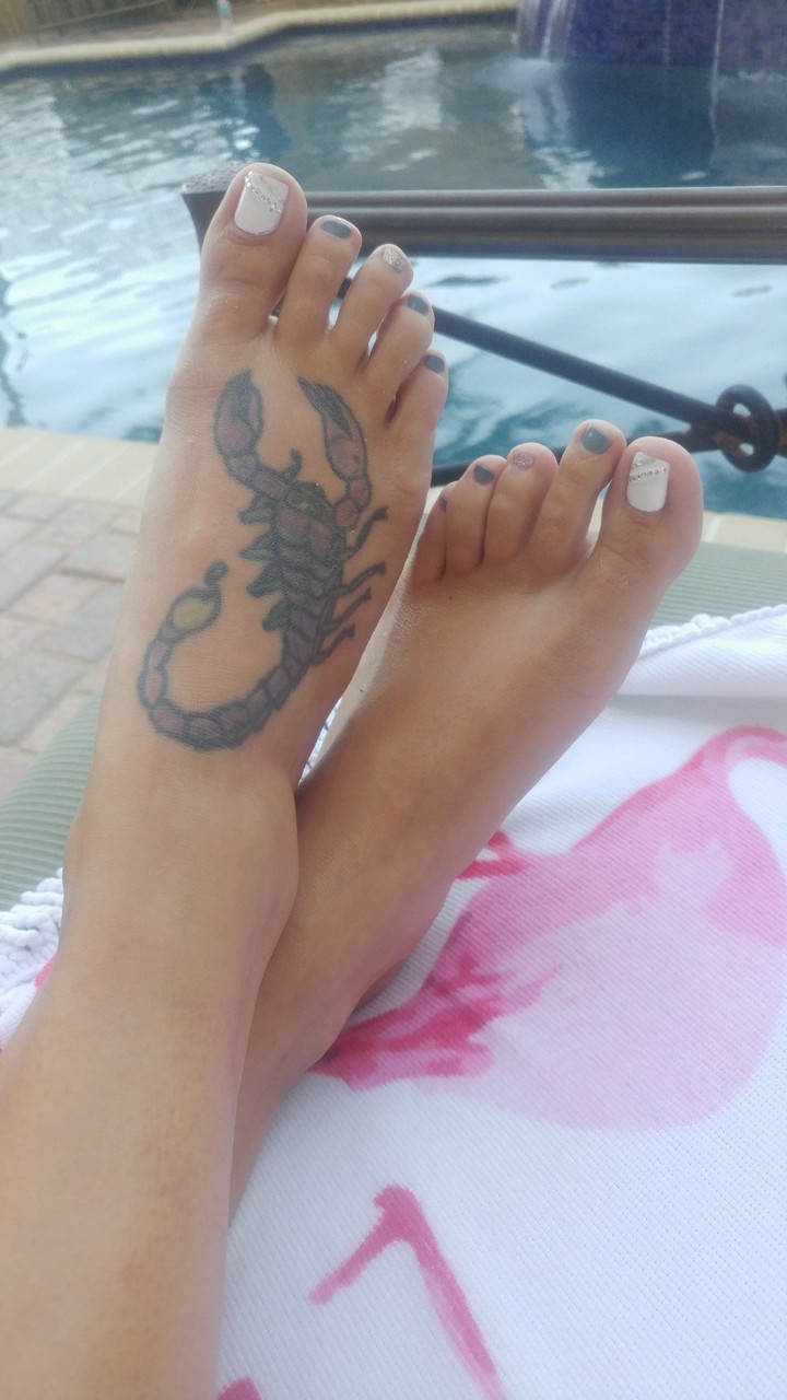 Brianna Beach Feet