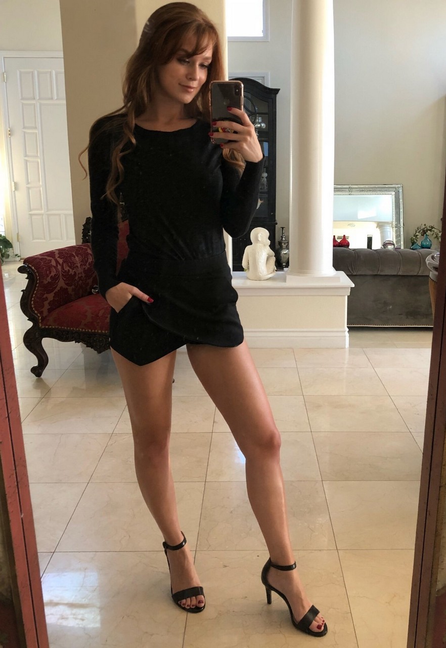 Leanna Decker Feet