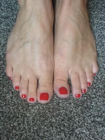 Lynda Leigh Feet