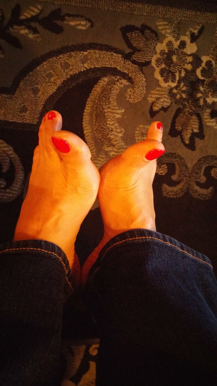 Mistress Simone Feet