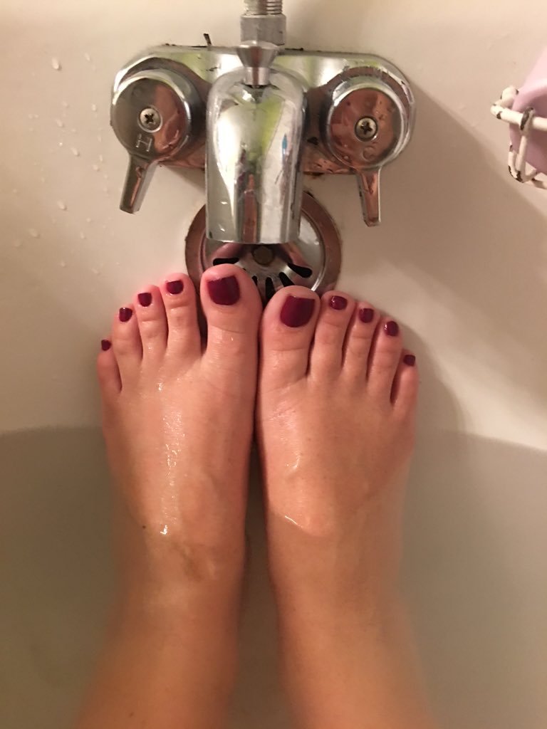 Mizz Shutters Feet