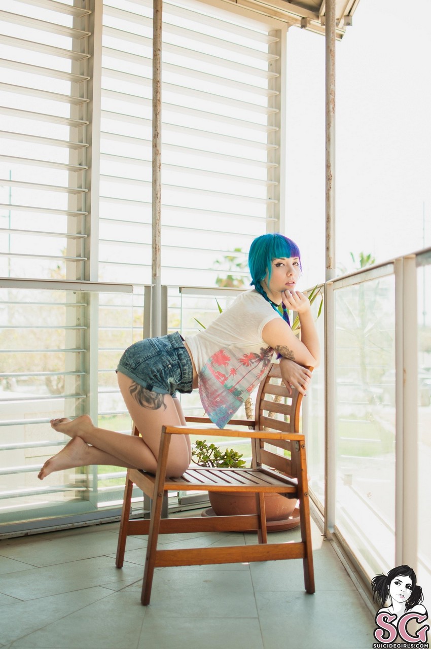 Saria Suicide Feet