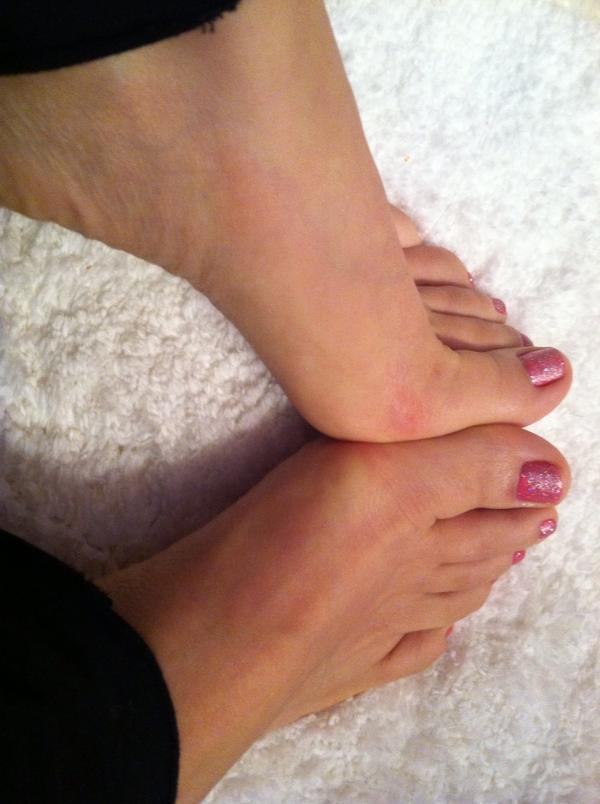 Zoey Holloway Feet