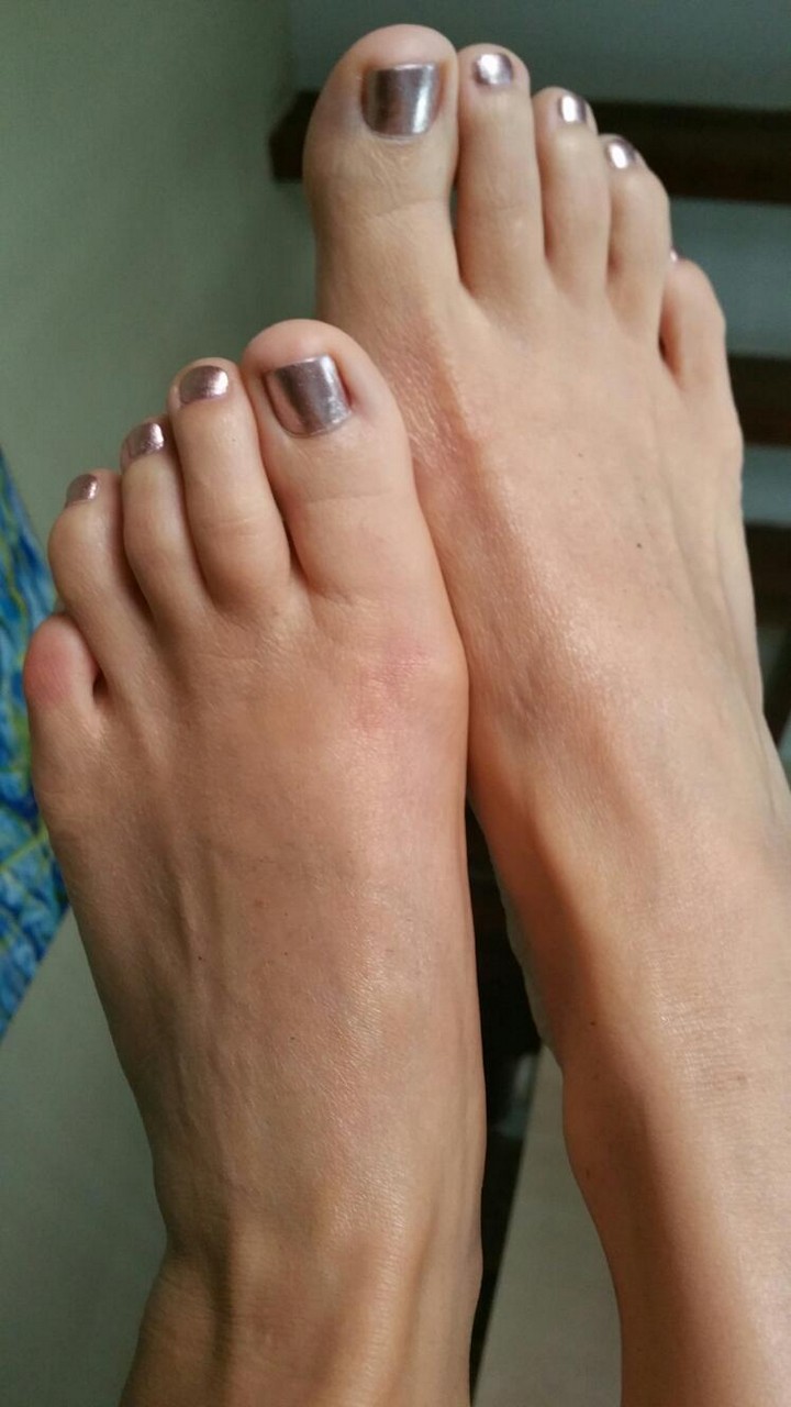 Zoey Holloway Feet